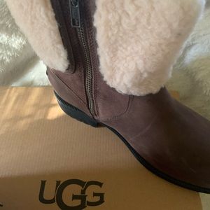 UGG Elings Boots size 8